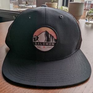 Salomon Flat trucker cap